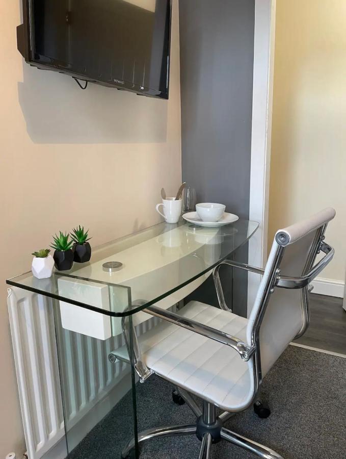 Ensuite Room, Hotel Standard. Close To Crewe Train Station Εξωτερικό φωτογραφία